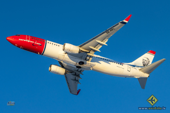 Boeing 737-8JP