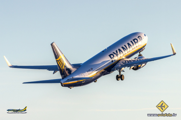 Boeing 737-8AS