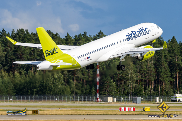 Airbus A220-300