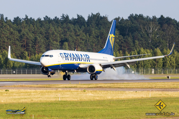 Boeing 737-8AS