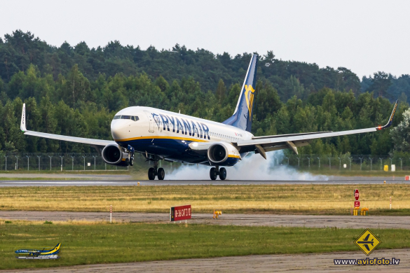 Boeing 737-8AS