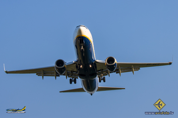 Boeing 737-8AS