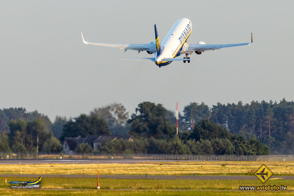 Boeing 737-8AS