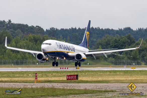 Boeing 737-8AS