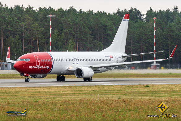 Boeing 737-8KN