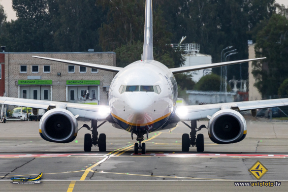 Boeing 737-8AS