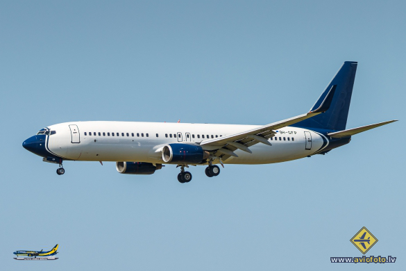 Boeing 737-89L