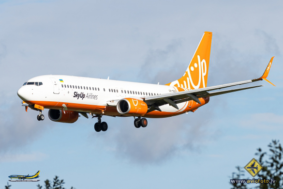 Boeing 737-82R