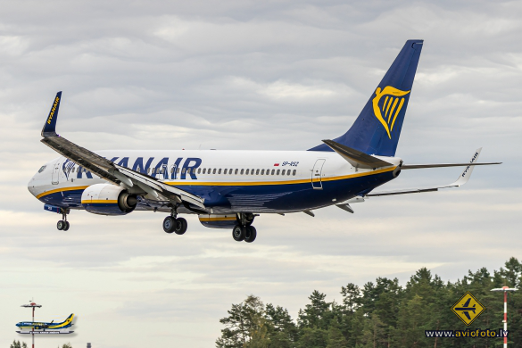 Boeing 737-8AS