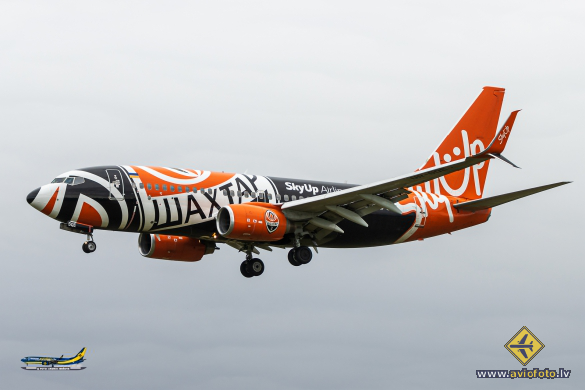 Boeing 737-75C