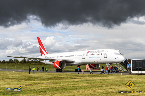 Boeing 757-28A