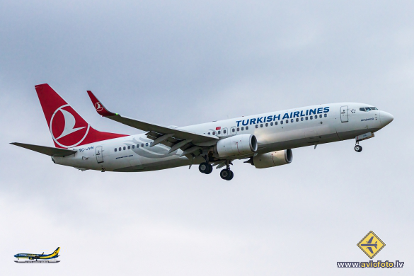 Boeing 737-8F2