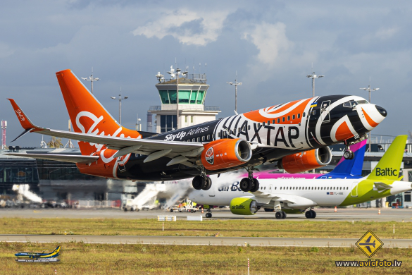 Boeing 737-75C