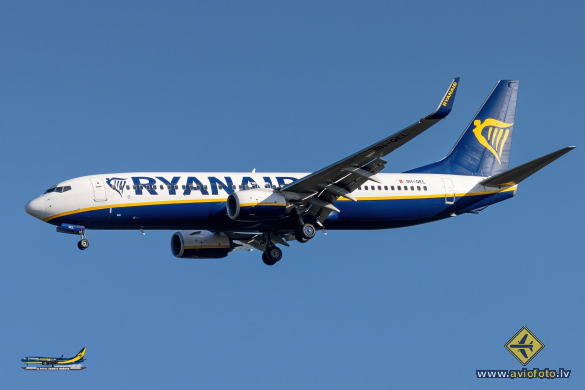 Boeing 737-8AS
