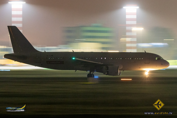 Airbus A320-214