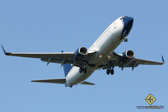 Boeing 737-89L