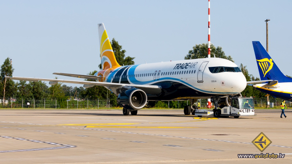 Airbus A320-214