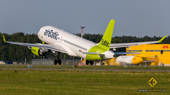 Airbus A220-300