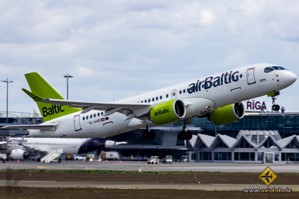 Airbus A220-300