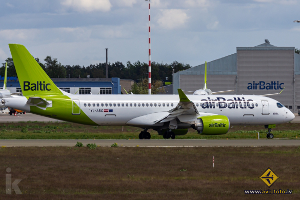 Airbus A220-300