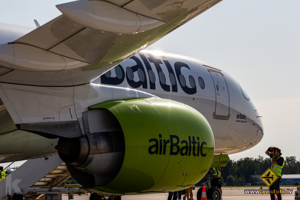 Airbus A220-300