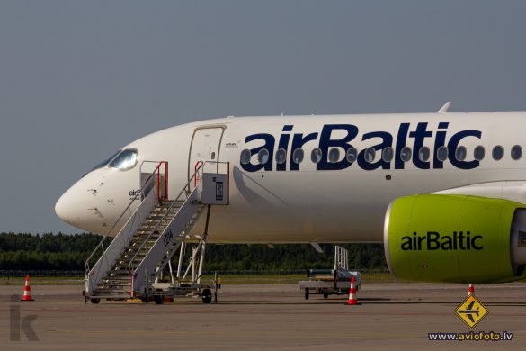 Airbus A220-300