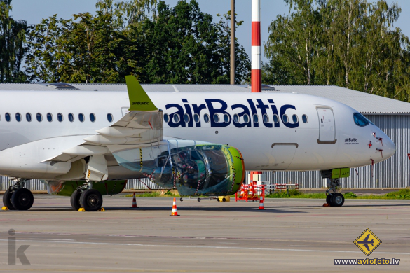 Airbus A220-300