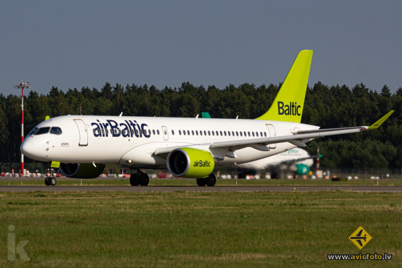 Airbus A220-300