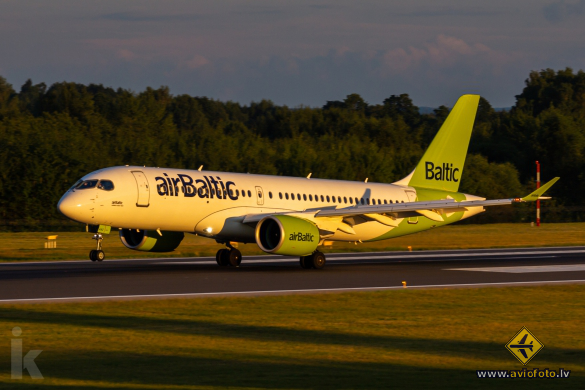 Airbus A220-300