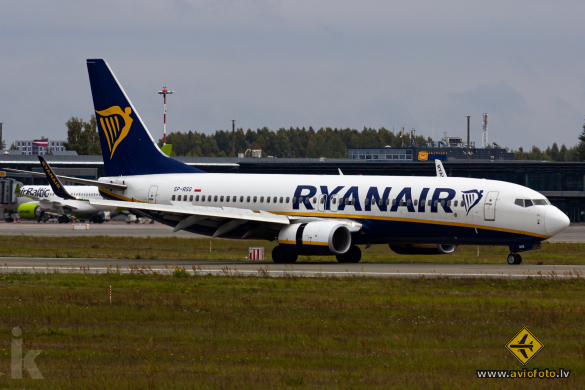 Boeing 737-8AS