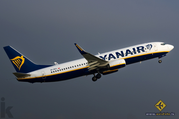 Boeing 737-8AS
