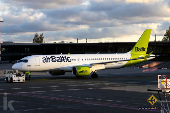 Airbus A220-300