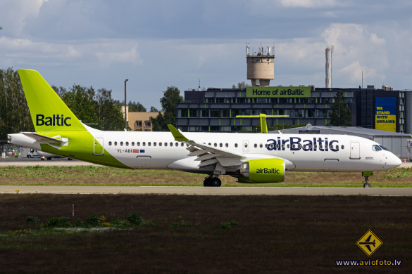 Airbus A220-300
