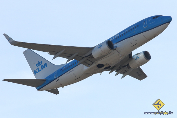 Boeing 737-7K2