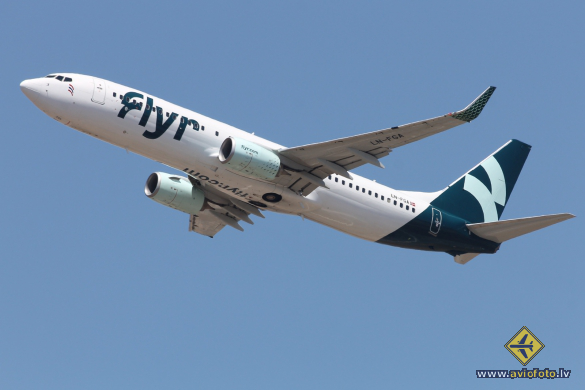 Boeing 737-82R