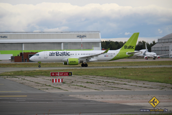 Airbus A220-300