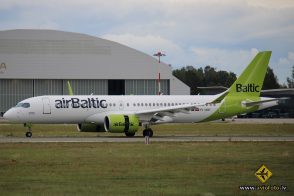 Airbus A220-300
