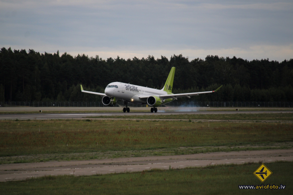 Airbus A220-300