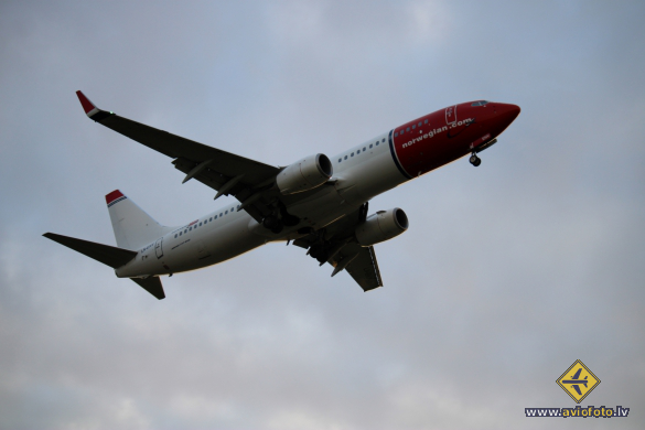 Boeing 737-8JP