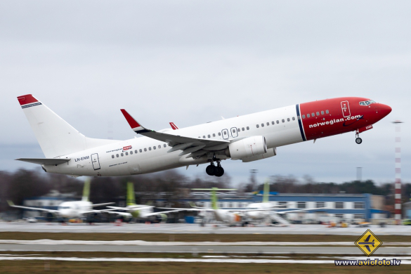 Boeing 737-8JP