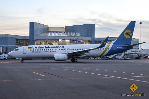 Boeing 737-8EH