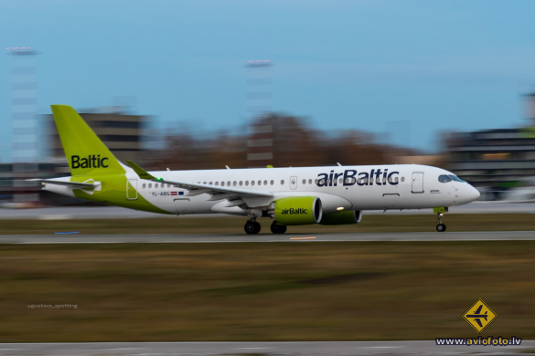 Airbus A220-300