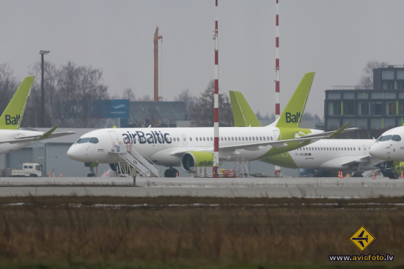 Airbus A220-300