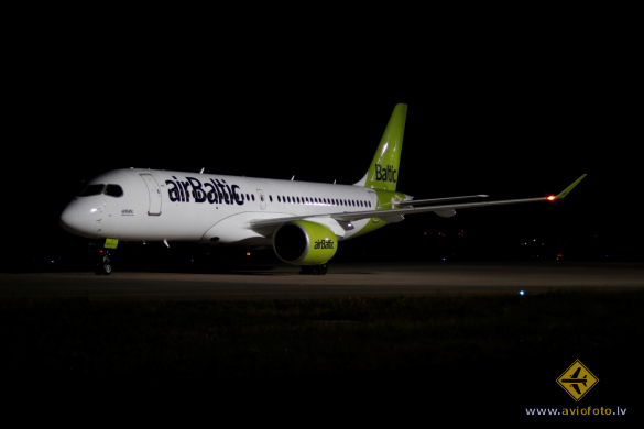 Airbus A220-300