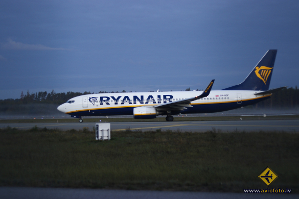 Boeing 737-8AS