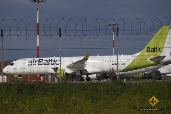 Airbus A220-300