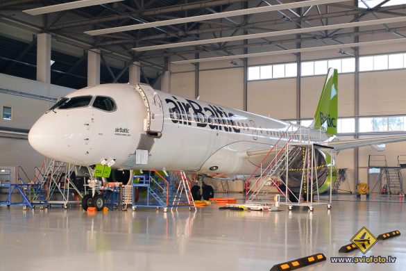 Bombardier CSeries CS300 (BD-500-1A11)
