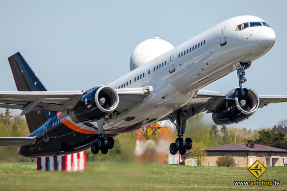 Boeing 757-256
