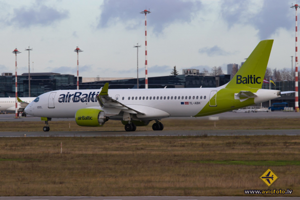 Airbus A220-300