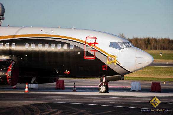 Boeing 737-524